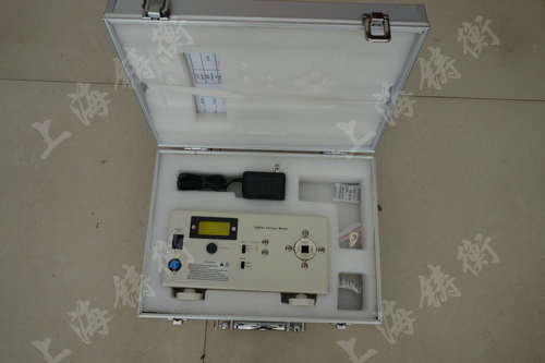 ���Ť�ؙz�y�x